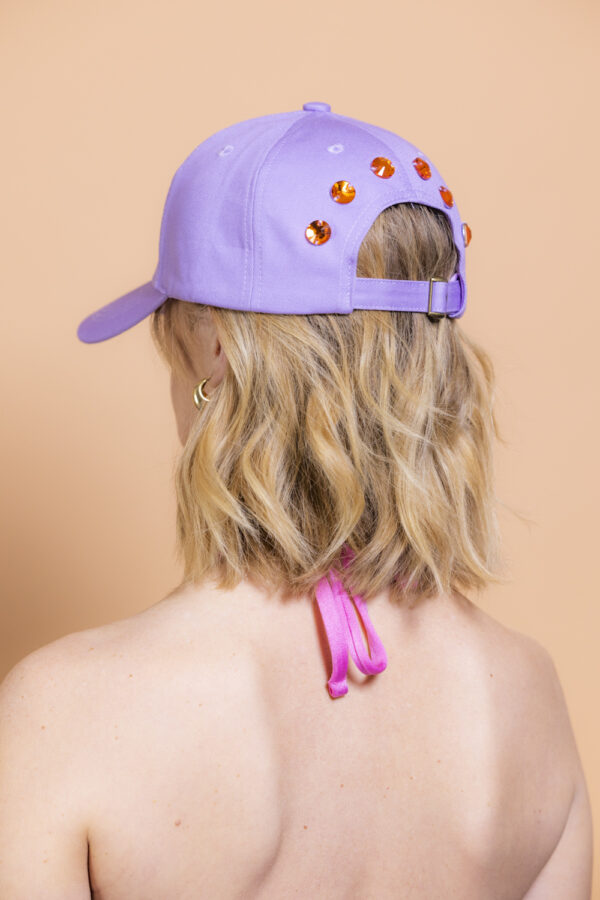 CASQUETTE VIOLETTE BIJOUX